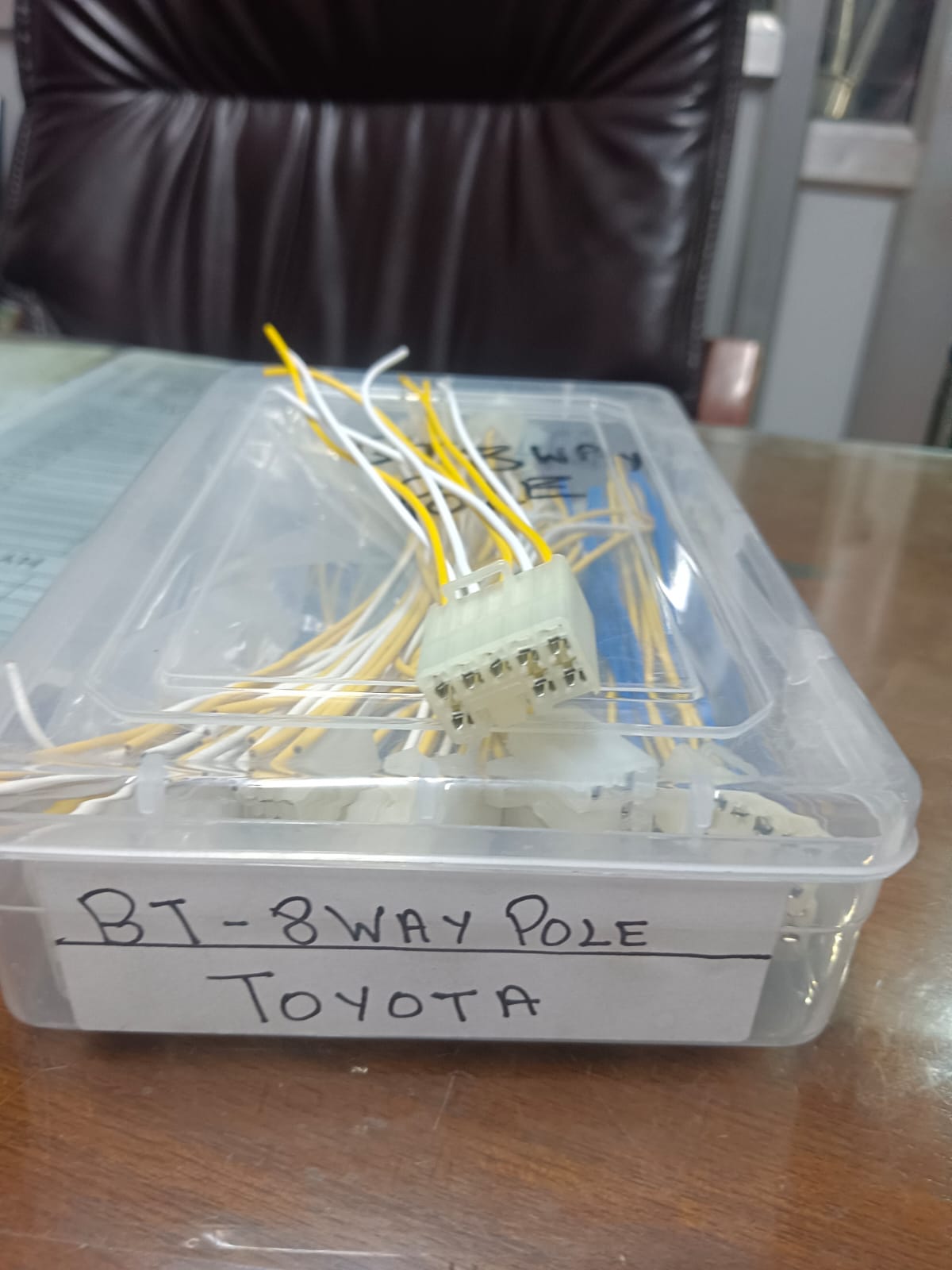 Toyota 8-Way Pole Electrical Connector